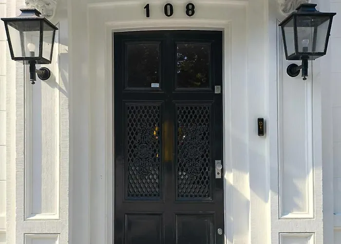 Ocean Moments - Free Parking