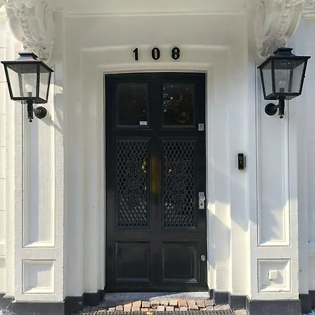 Ocean Moments - Free Parking