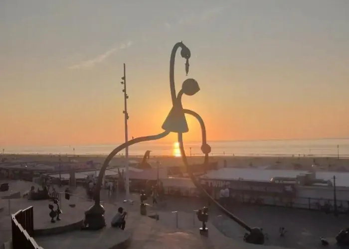 Ocean Moments - Free Parking *